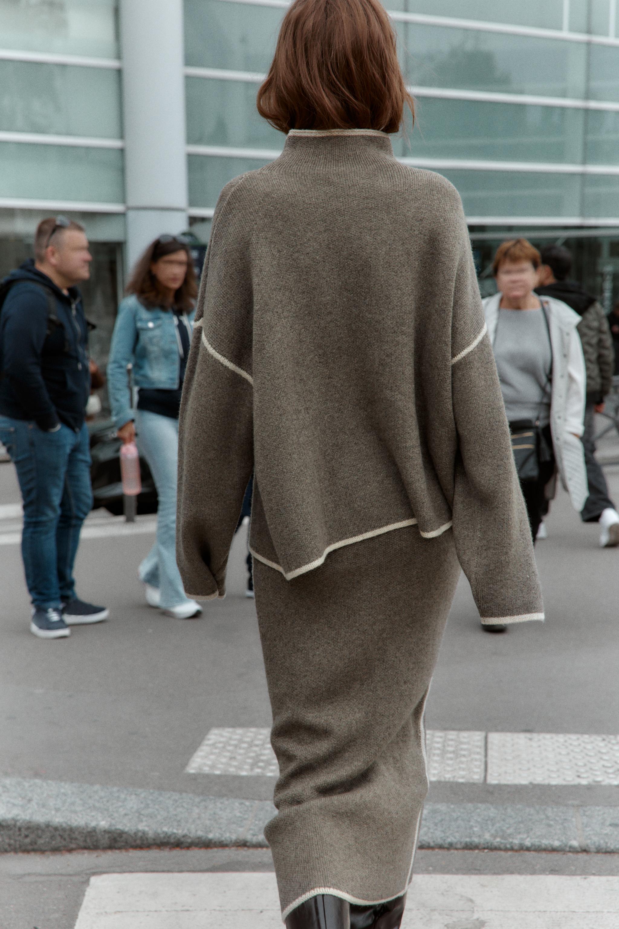 JUPE MI-LONGUE EN MAILLE À LISERÉS CONTRASTANTS